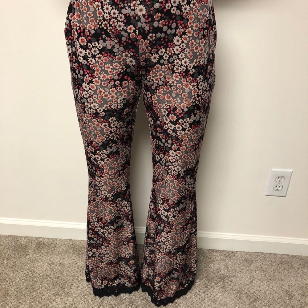 Flower bell bottom pants with pockets